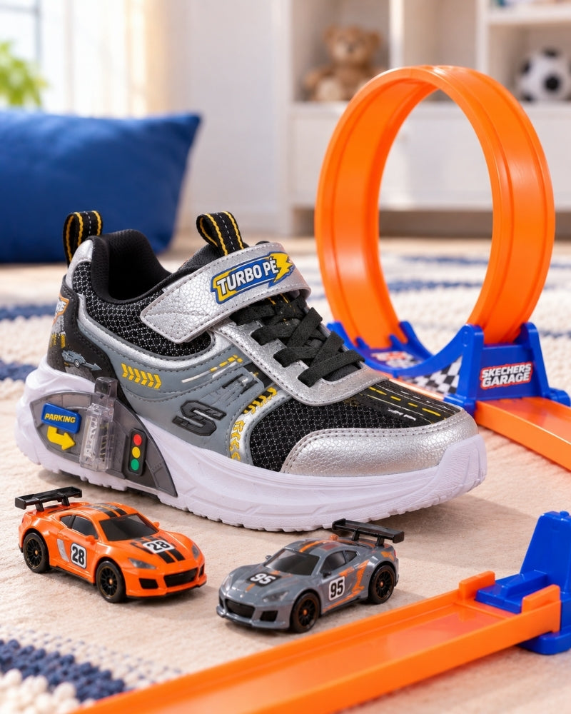 TurboPé – Tênis com Garagem de Carrinho + Pista Radical